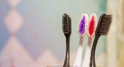 假牙也要讲卫生，如何正确的清洁假牙？