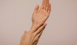 老年人皮肤干痒难题怎么破！