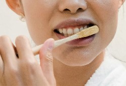 你的这些习惯正在摧毁牙龈“土壤”！