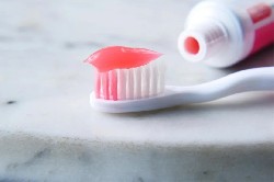 拉锯式刷牙是在“锯”牙！当心牙颈部的楔状缺损！