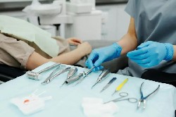 老人拔牙，这道“安全线”绝对不能跨！